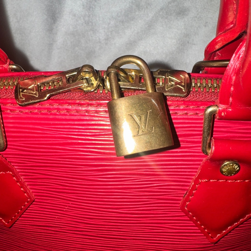 LOUIS VUITTON ALMA EPI LEATHER HANDBAG - Picture 3 of 9